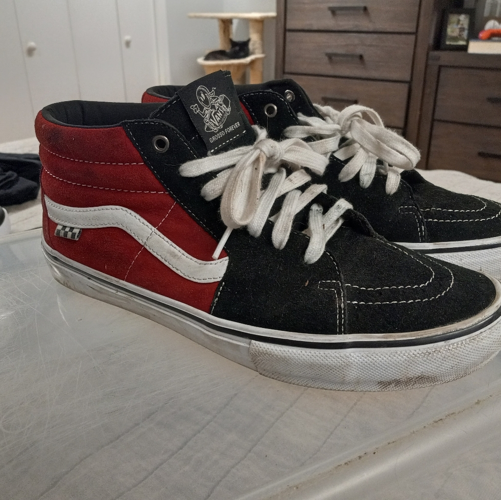 vans mid
